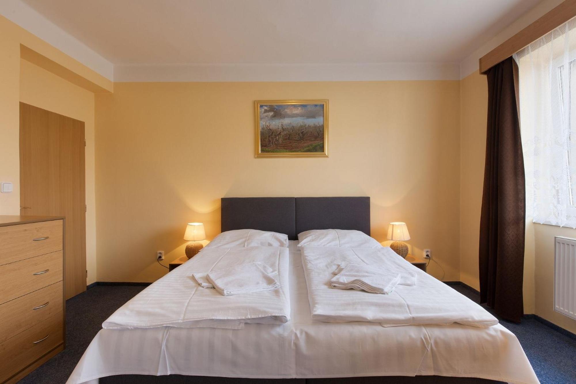 Hotel Belvedere Příbram Екстериор снимка