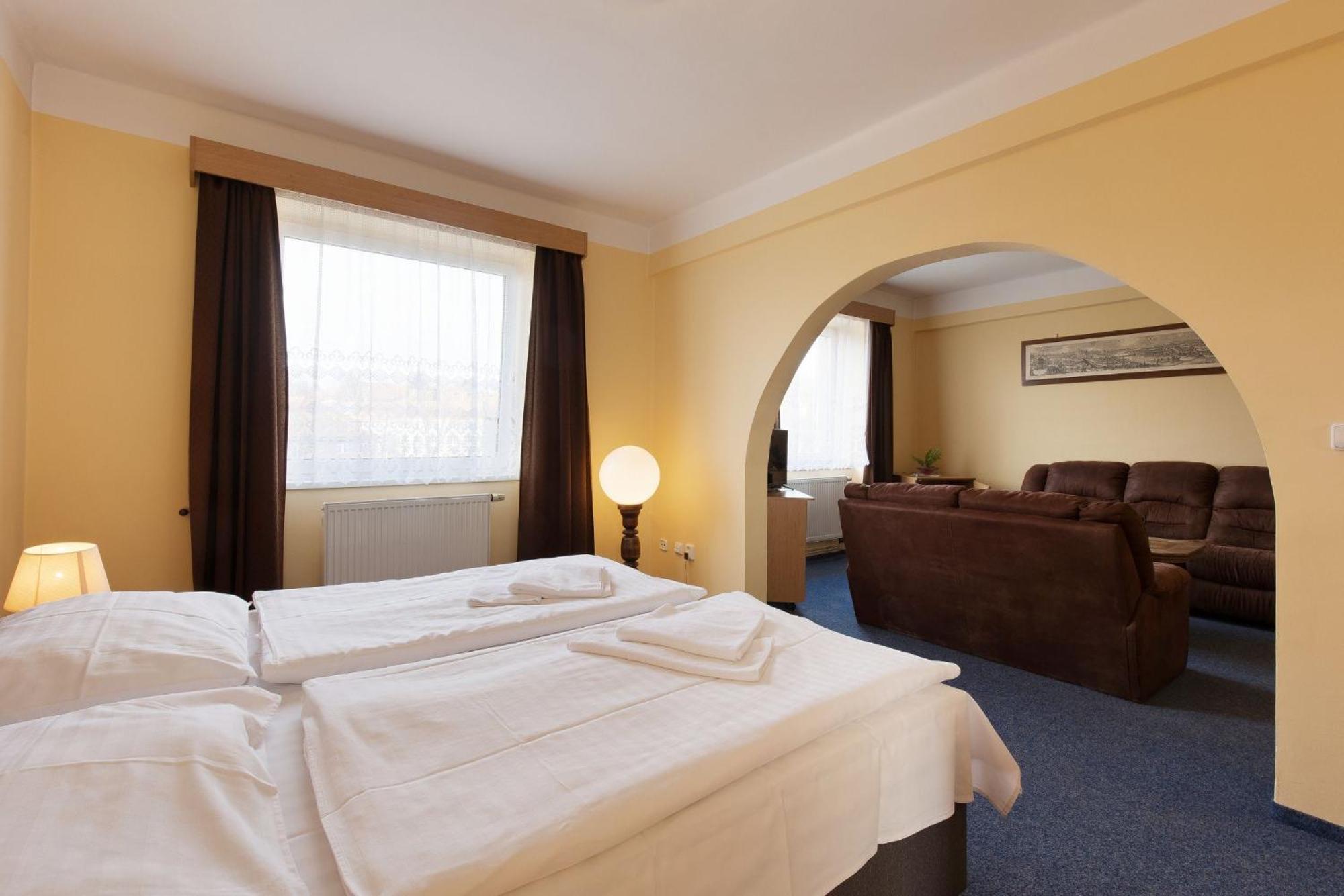 Hotel Belvedere Příbram Екстериор снимка